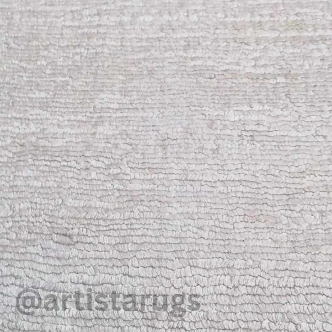 Close up view of handknotted heath rug